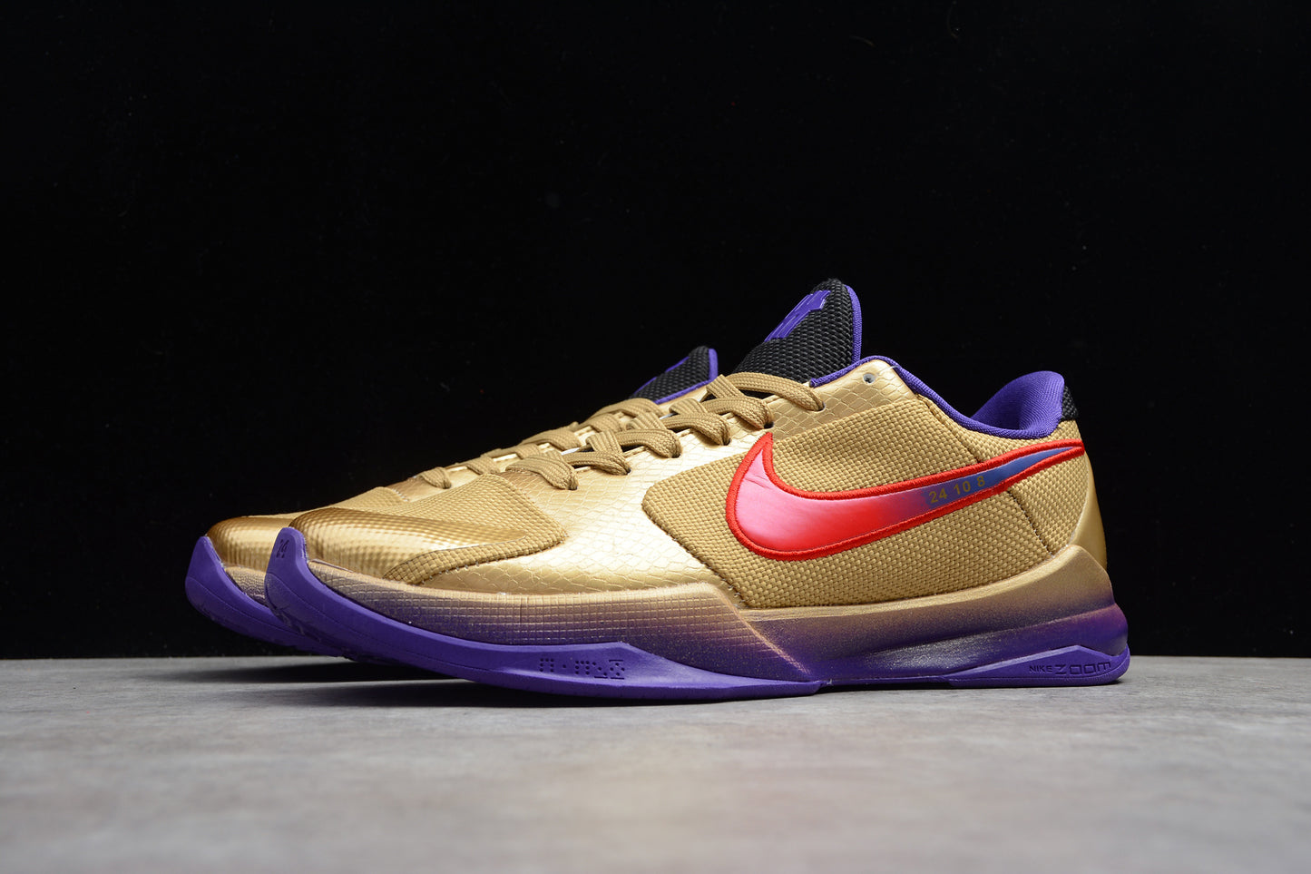 R24 Zoom Kobe V Protro DA6809 700