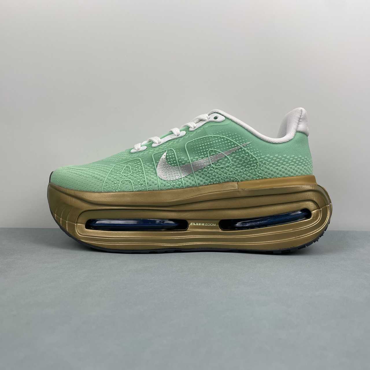 NIKE Vomero Premium FN8453