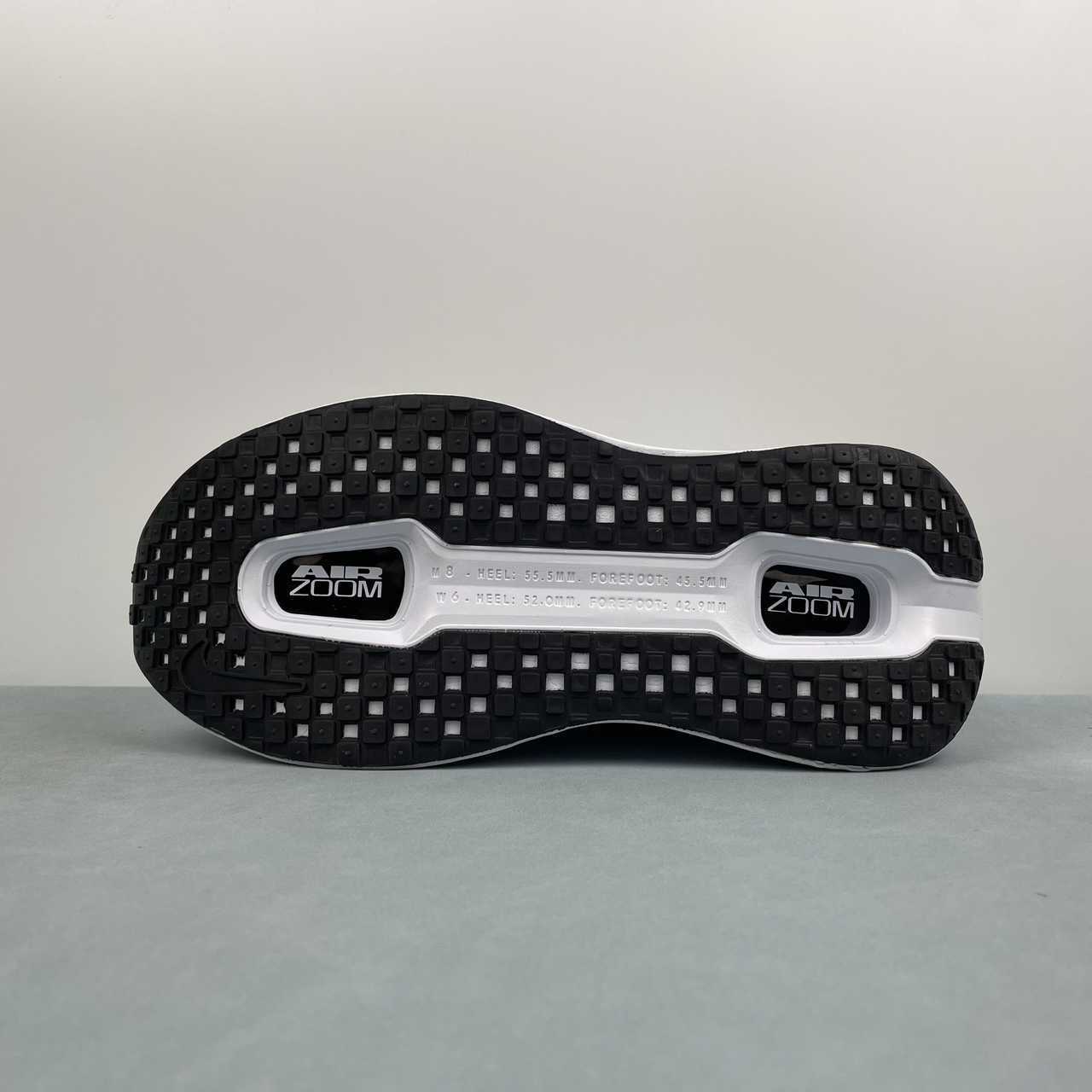 NIKE Vomero Premium HQ2050