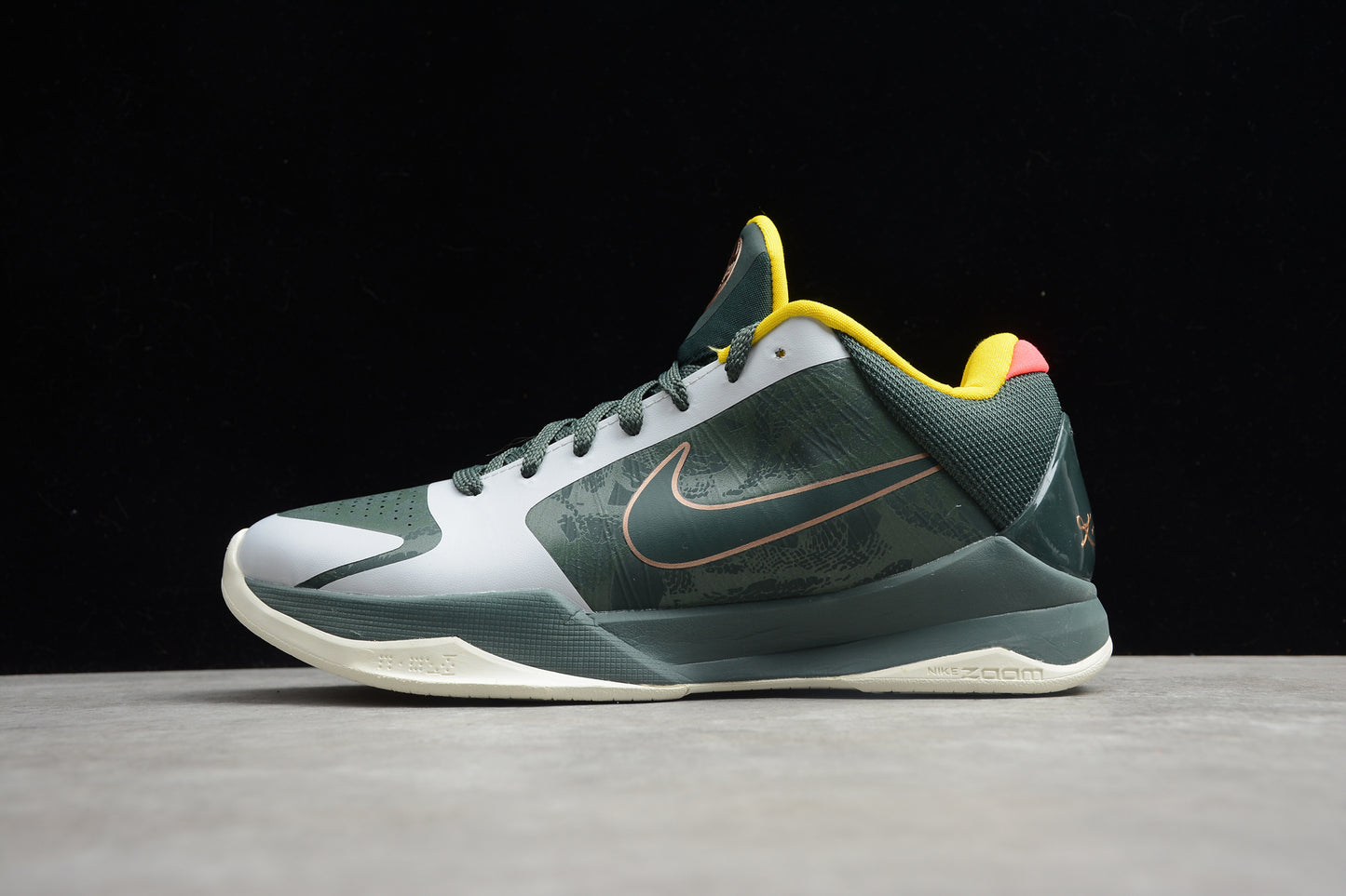 R29 5 KOBE V Protro CD4991-300(39-46)