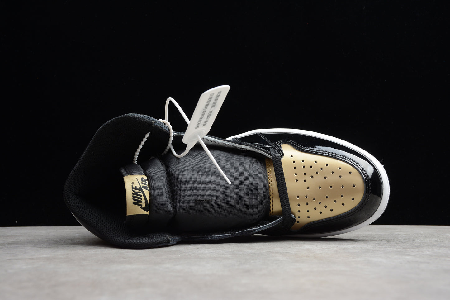 Air Jordan 1 Retro High OG (R40 CJ Premium Version)