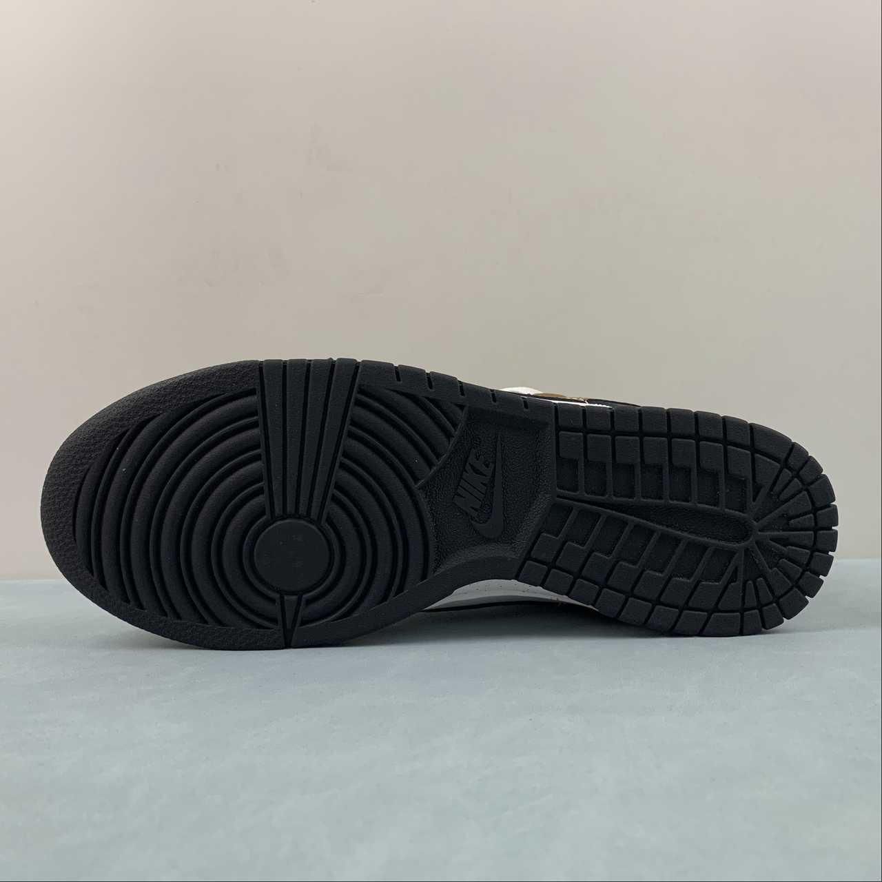 Nike Nike SB Dunk Low Shoes FD4623-142