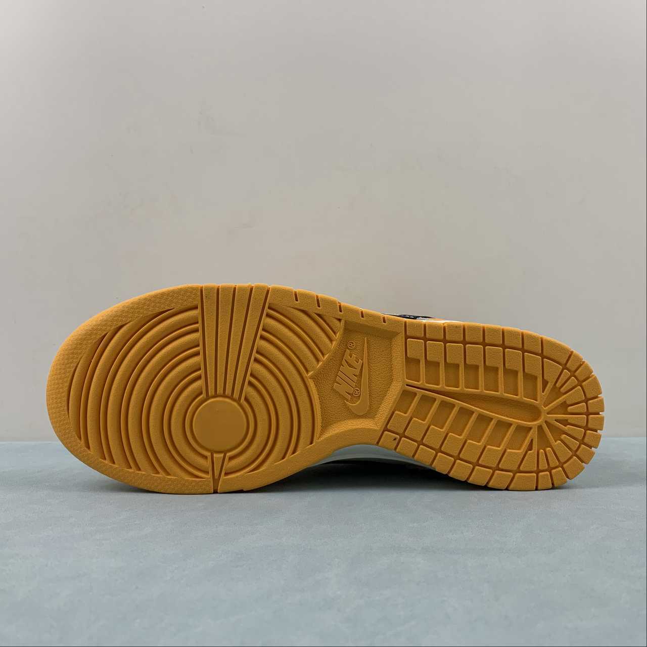 Nike Nike SB Dunk Low Shoes FN3418-100