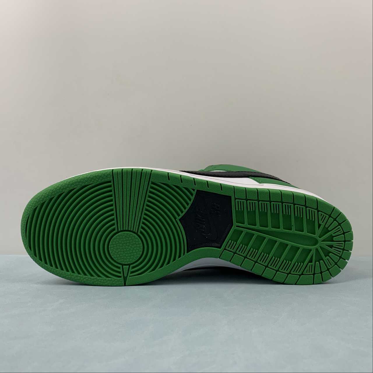 Nike Nike SB Dunk Low Shoes BQ6817-302