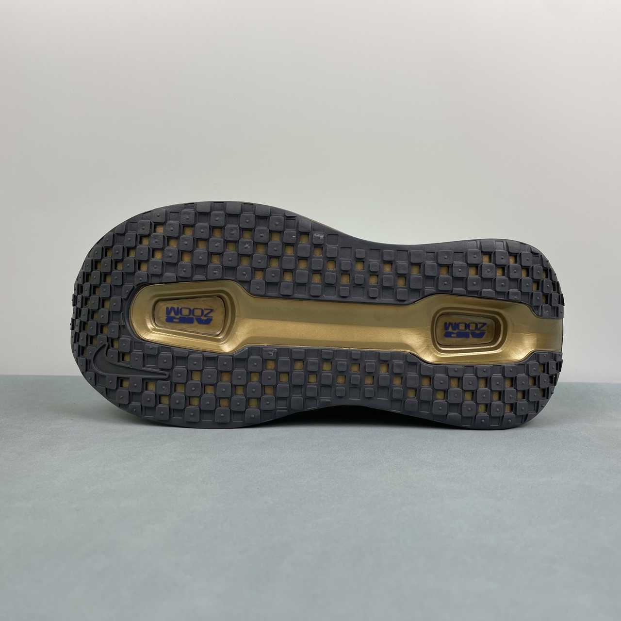 NIKE Vomero Premium FN8453