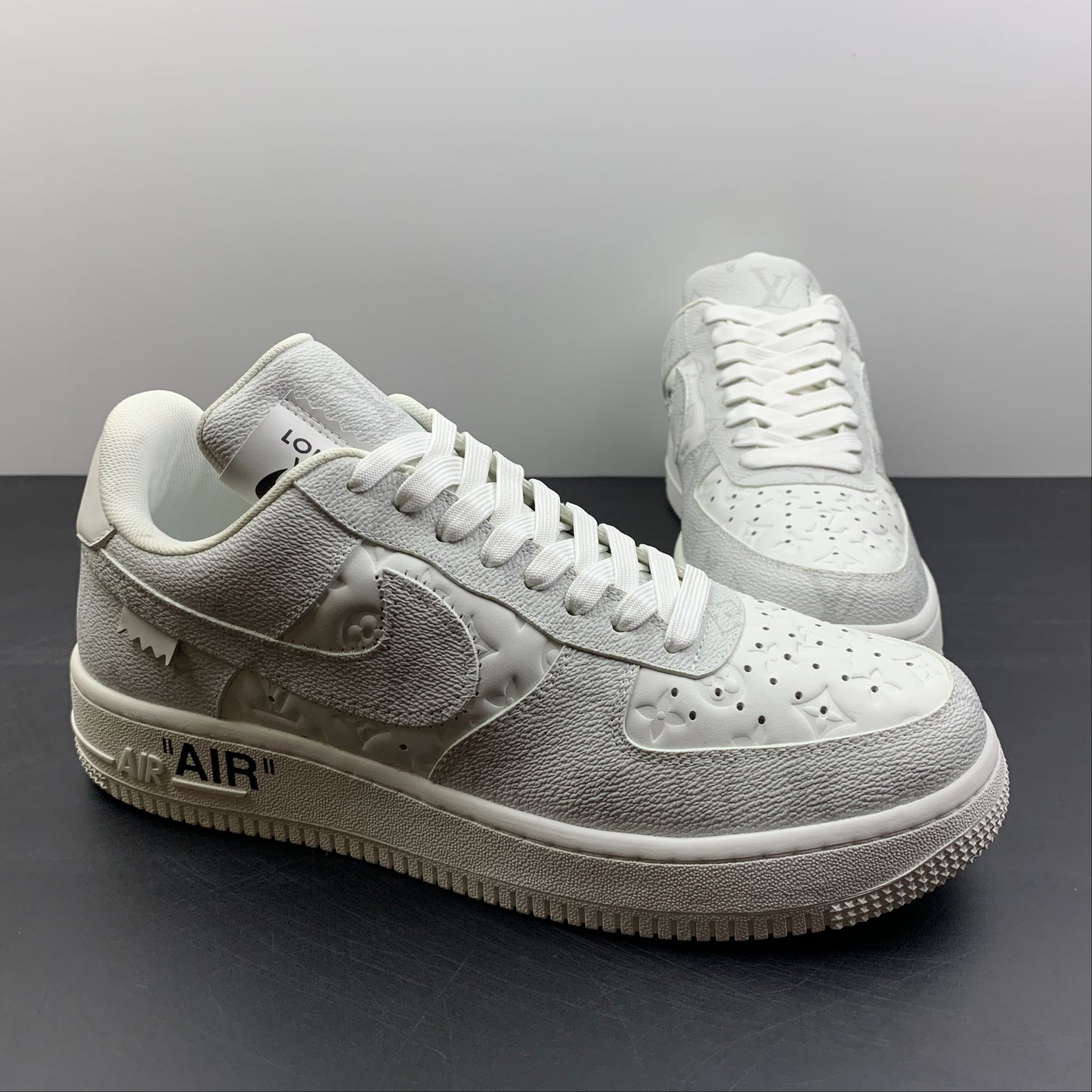 NIKE Air Force 1 LV