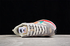 Sacai x Nk VaporWaffle 3.0 DD1875-107