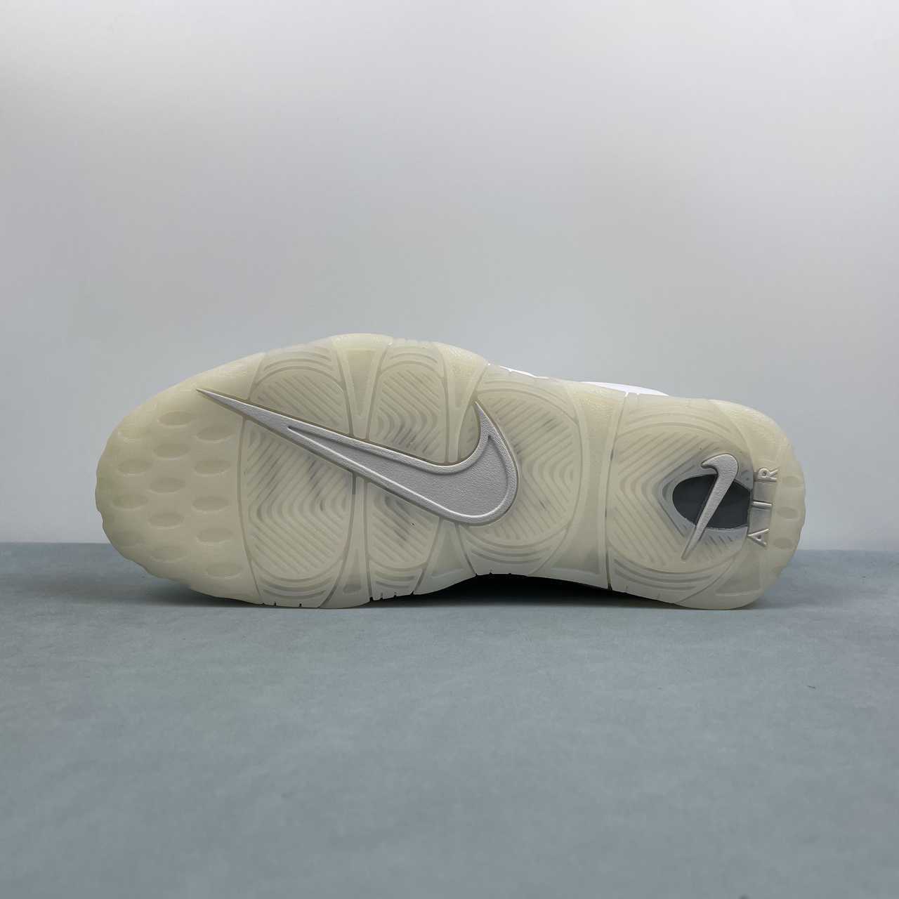 Nike Air More Uptempo low  DQ5014