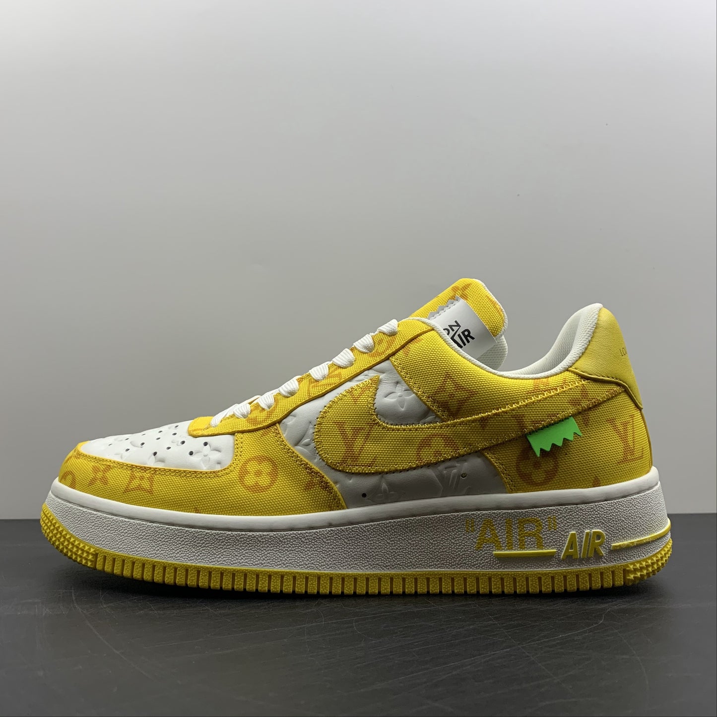 NIKE Air Force 1 LV