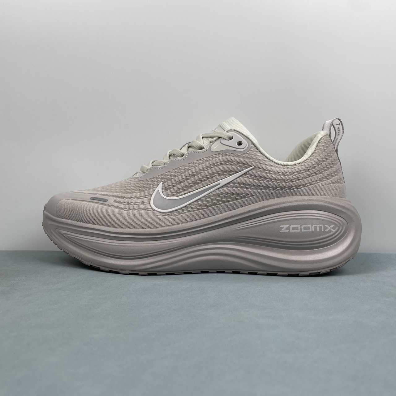 Nike Zoom Vomero PLUS HV8150