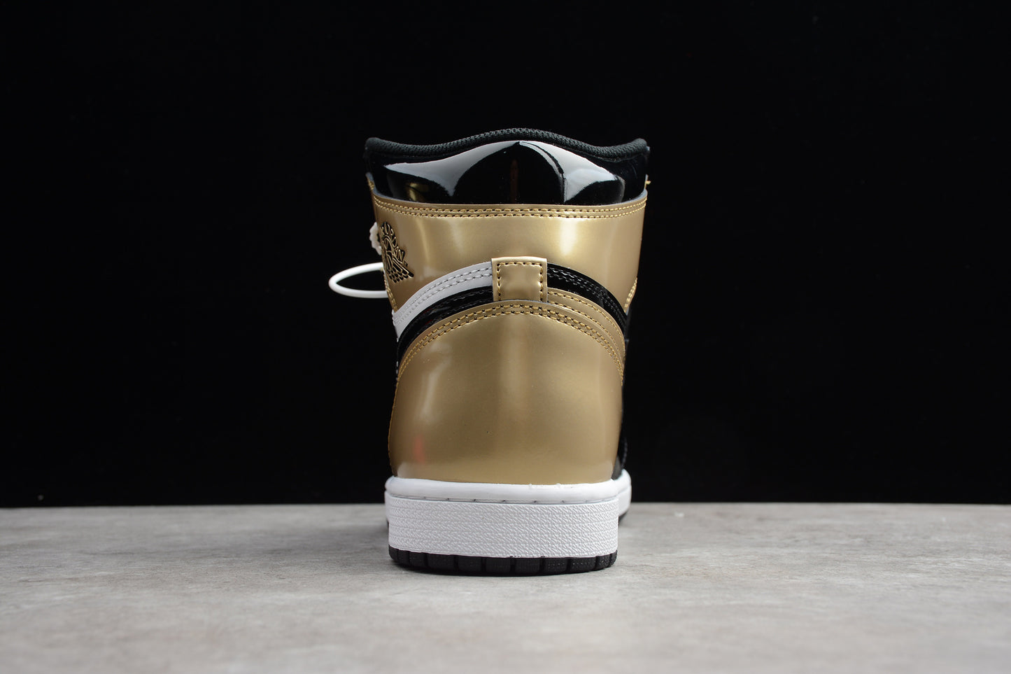 Air Jordan 1 Retro High OG (R40 CJ Premium Version)