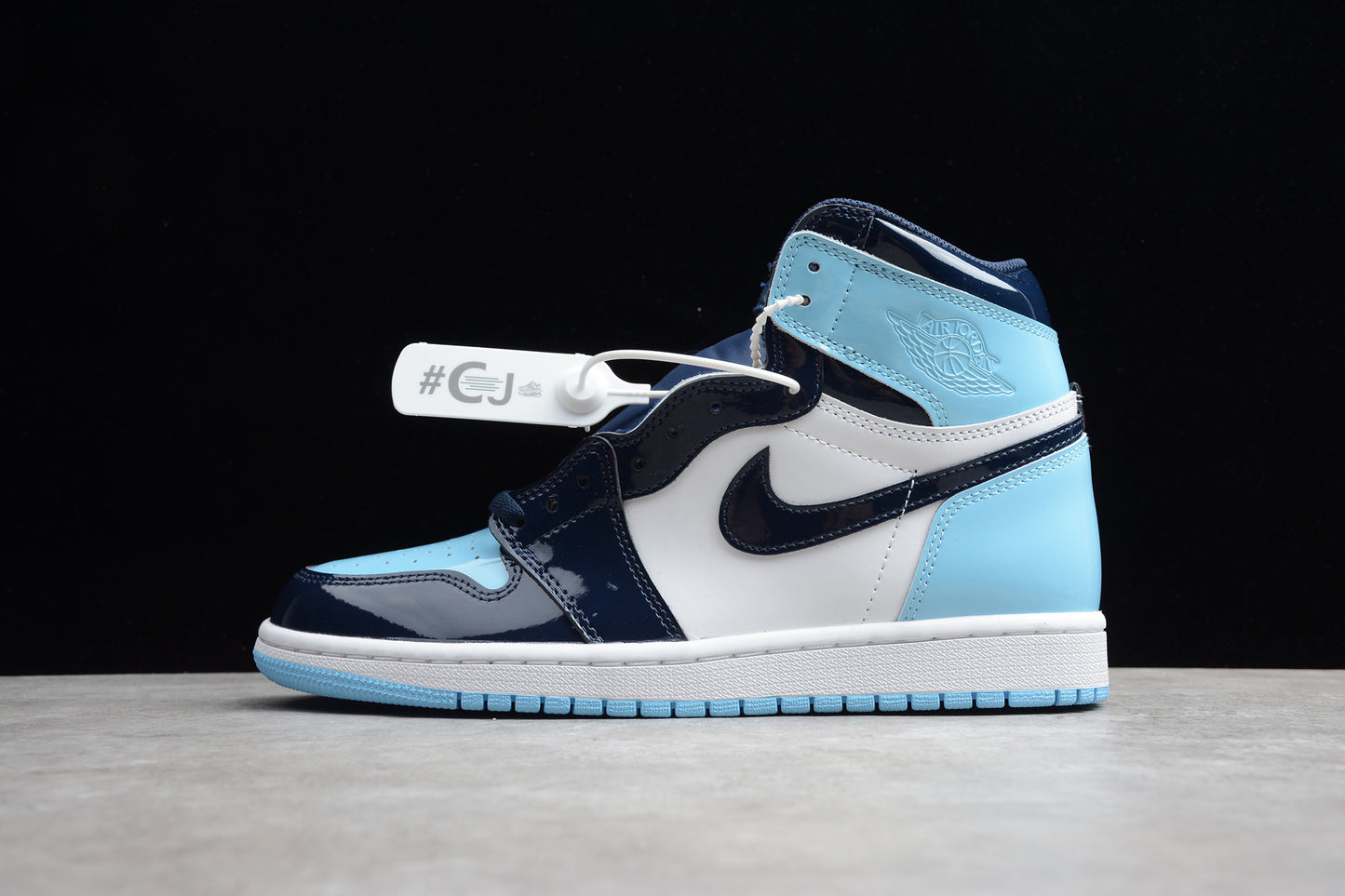 Air Jordan 1 Retro High OG "Obsidian/University Blue"