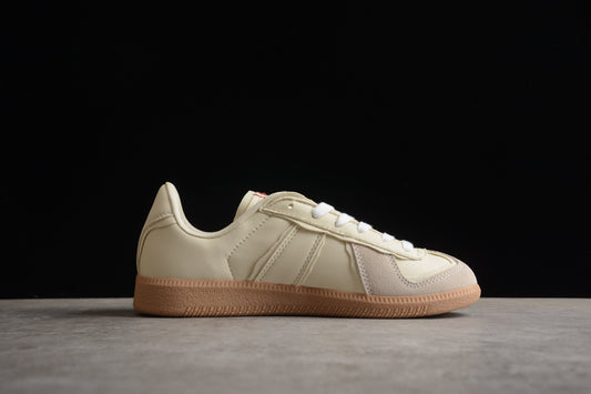 AD Originals German Trainer  HQ8511