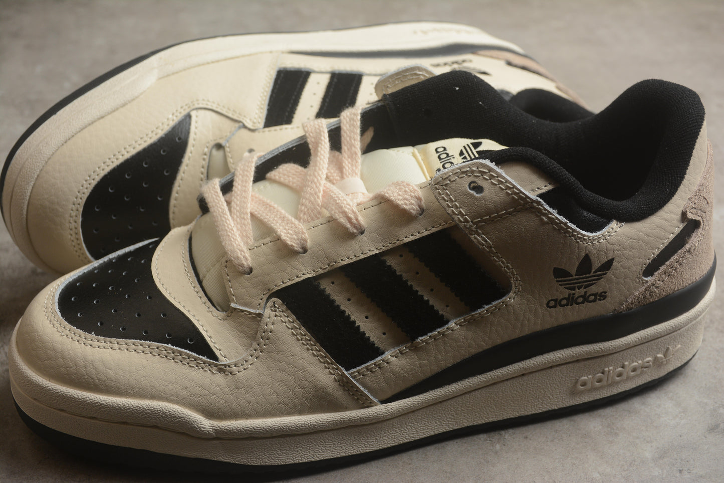 Ad Forum 84 Low IG3901