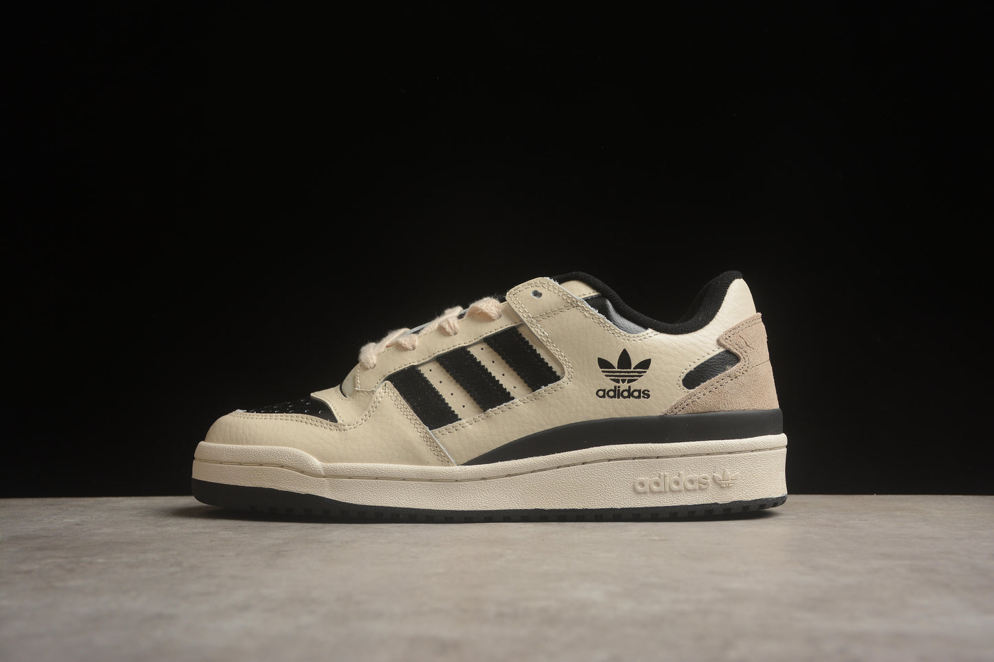 Ad Forum 84 Low IG3901