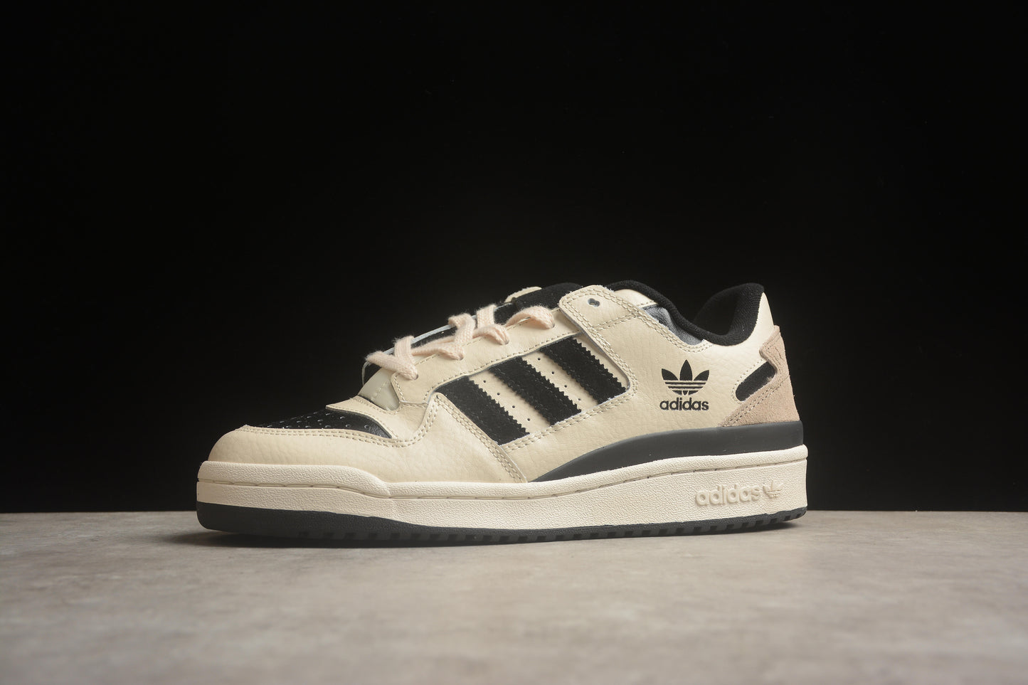 Ad Forum 84 Low IG3901