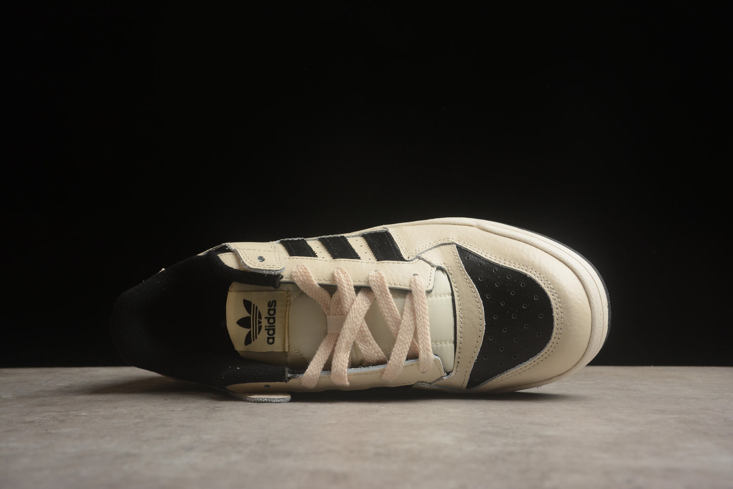 Ad Forum 84 Low IG3901