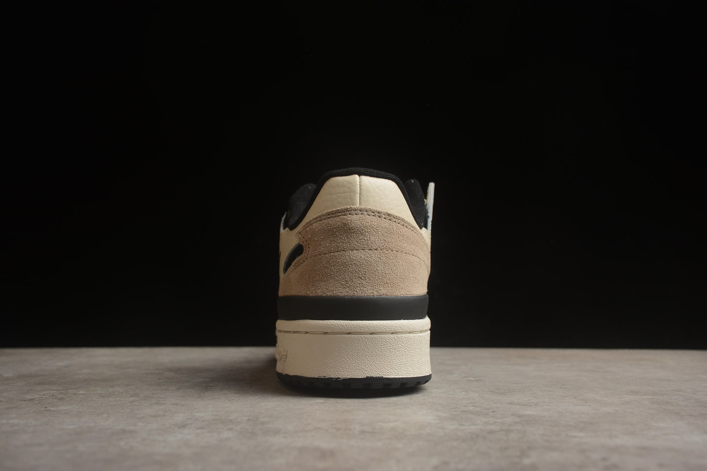 Ad Forum 84 Low IG3901