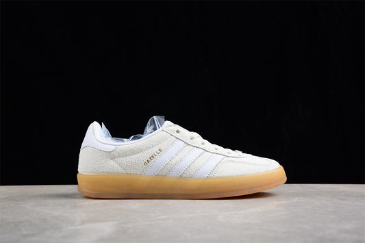 Ad  Gazelle Indoor 5 EF575