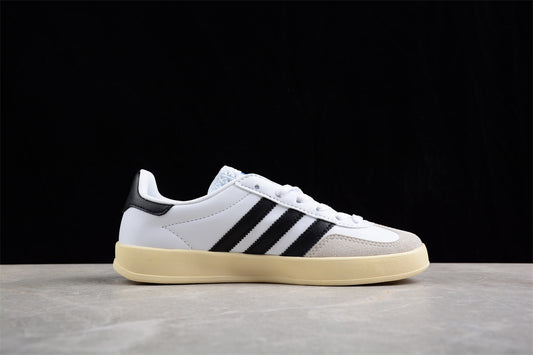 Ad  Gazelle Indoor FV1242