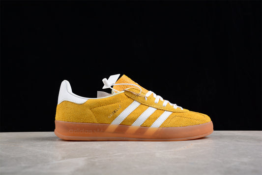 Ad  Gazelle Indoor HQ8716