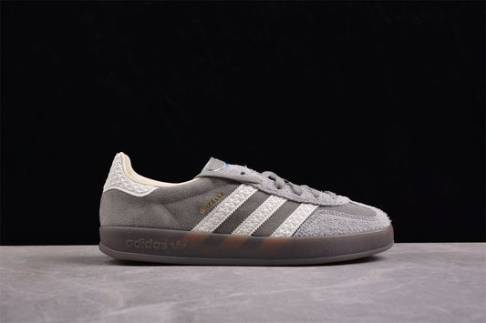 Ad  Gazelle Indoor IF1807