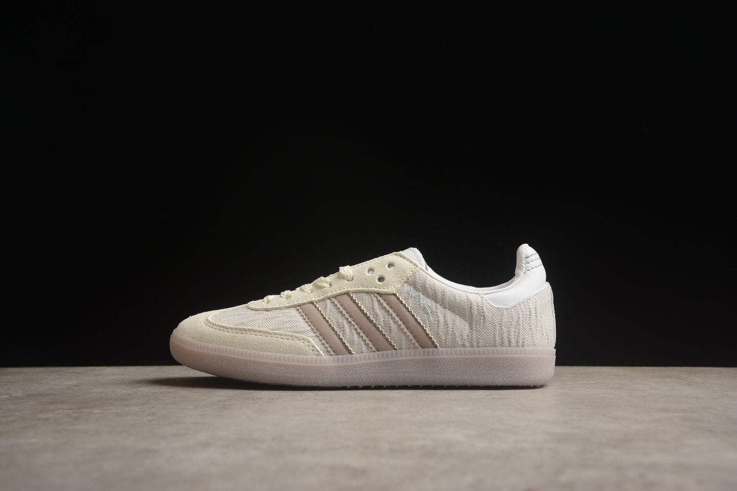Ad Gazelle Indoor JP5674