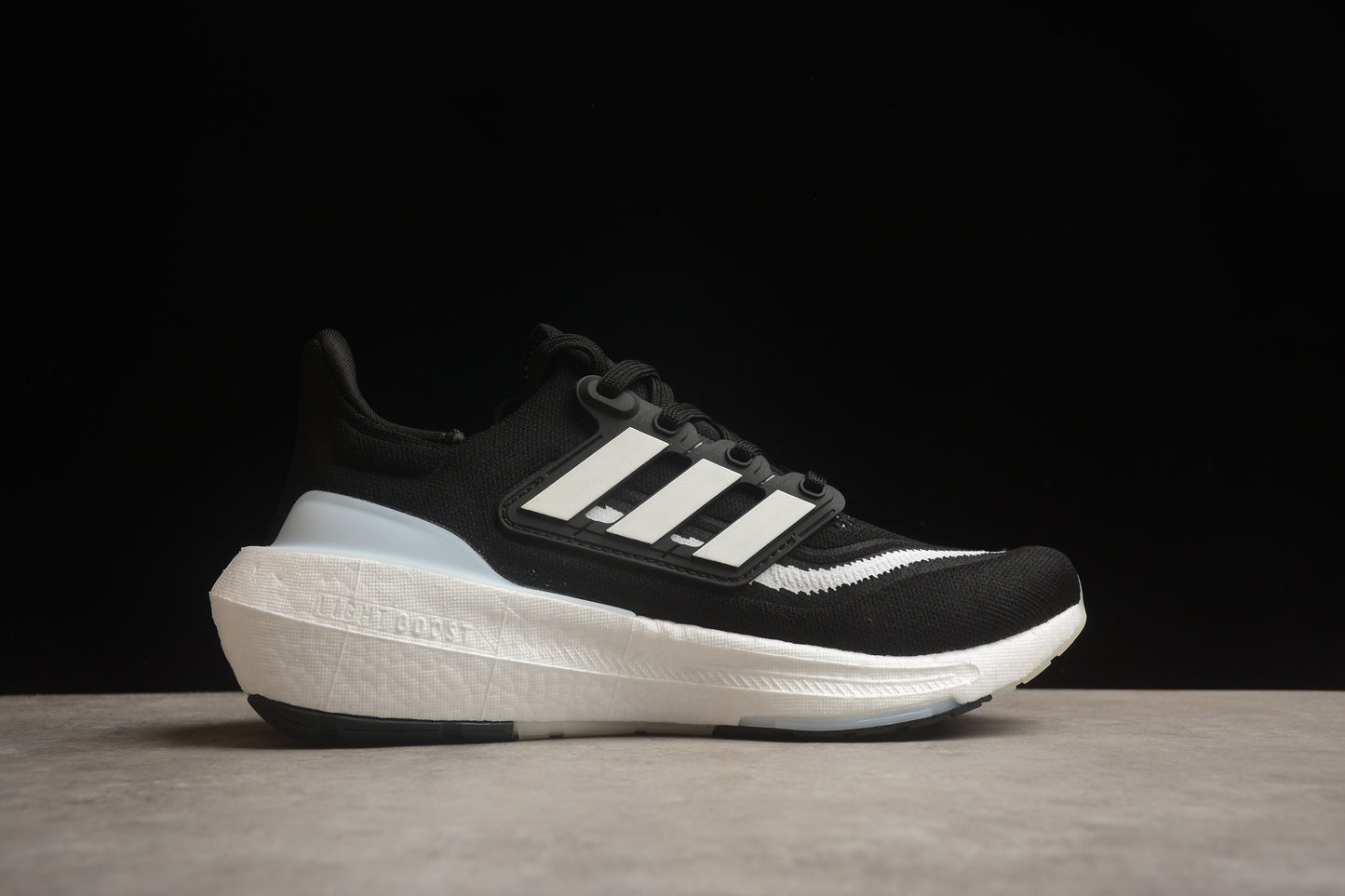 Ad Ultra Boost Light 23  HP9203