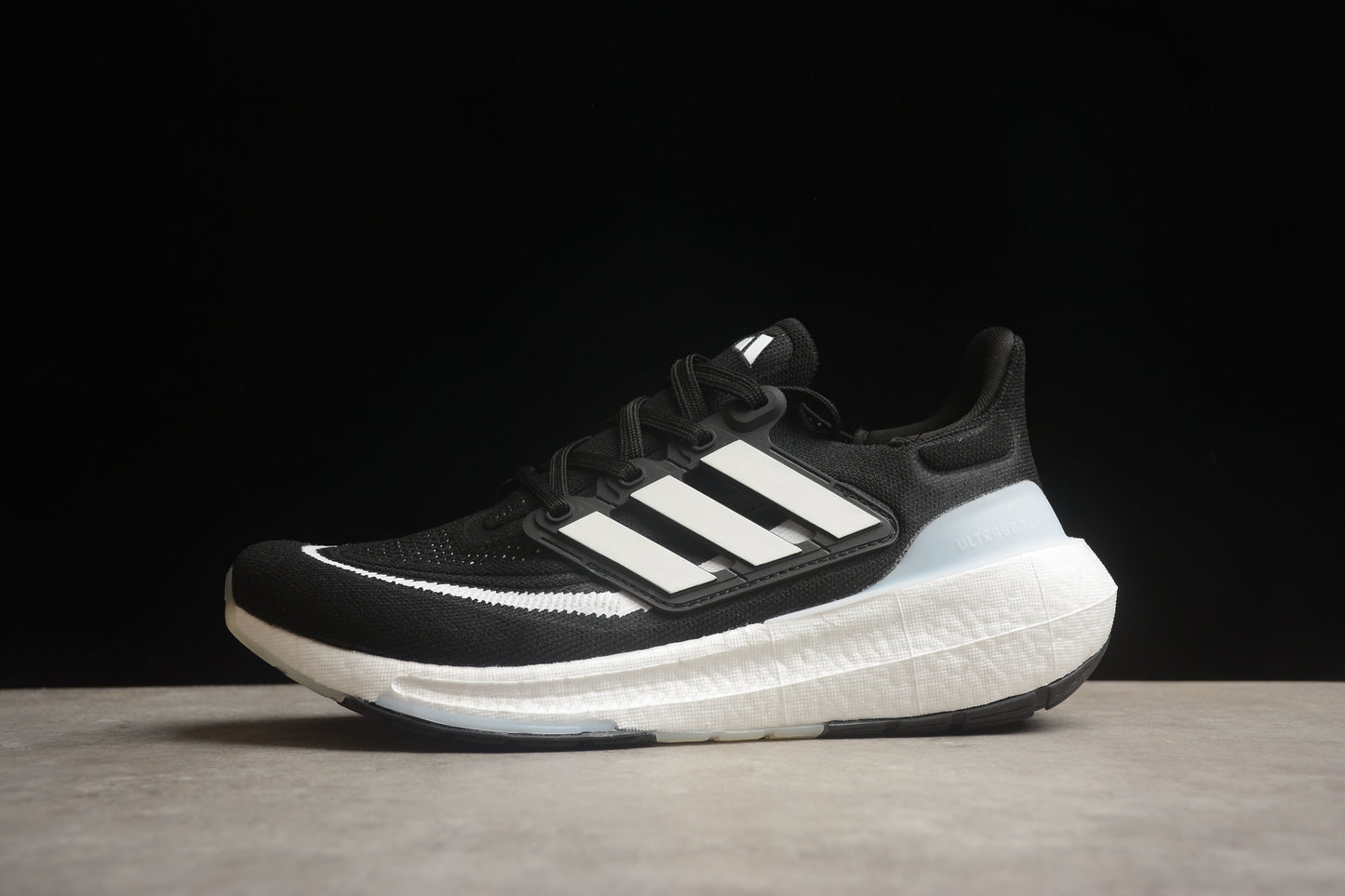 Ad Ultra Boost Light 23  HP9203