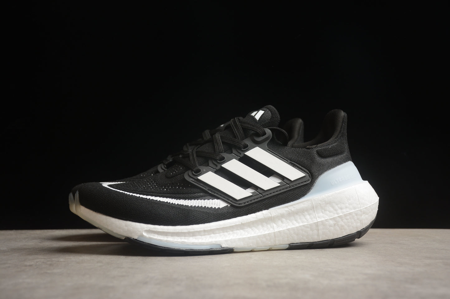 Ad Ultra Boost Light 23  HP9203