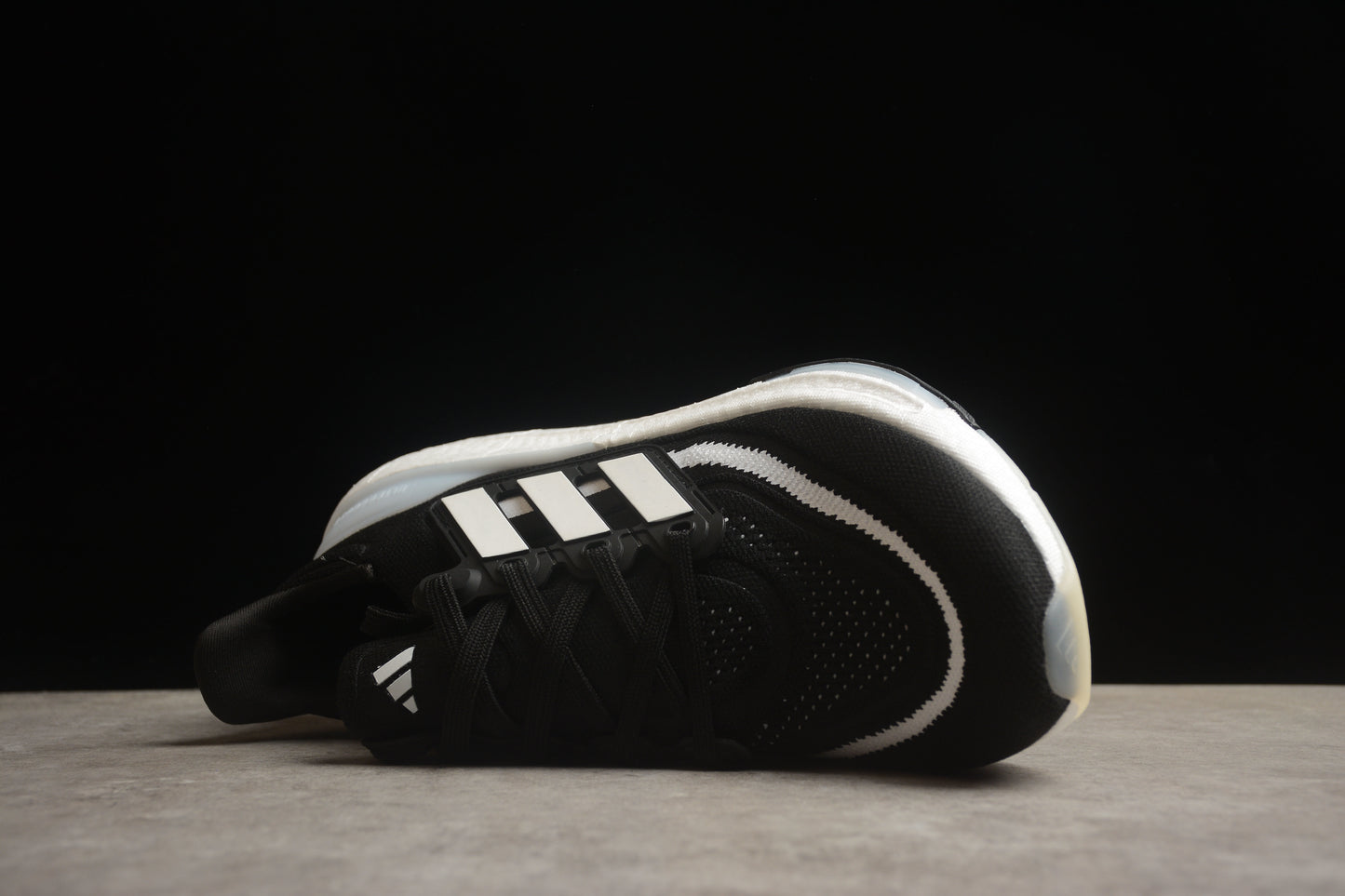 Ad Ultra Boost Light 23  HP9203