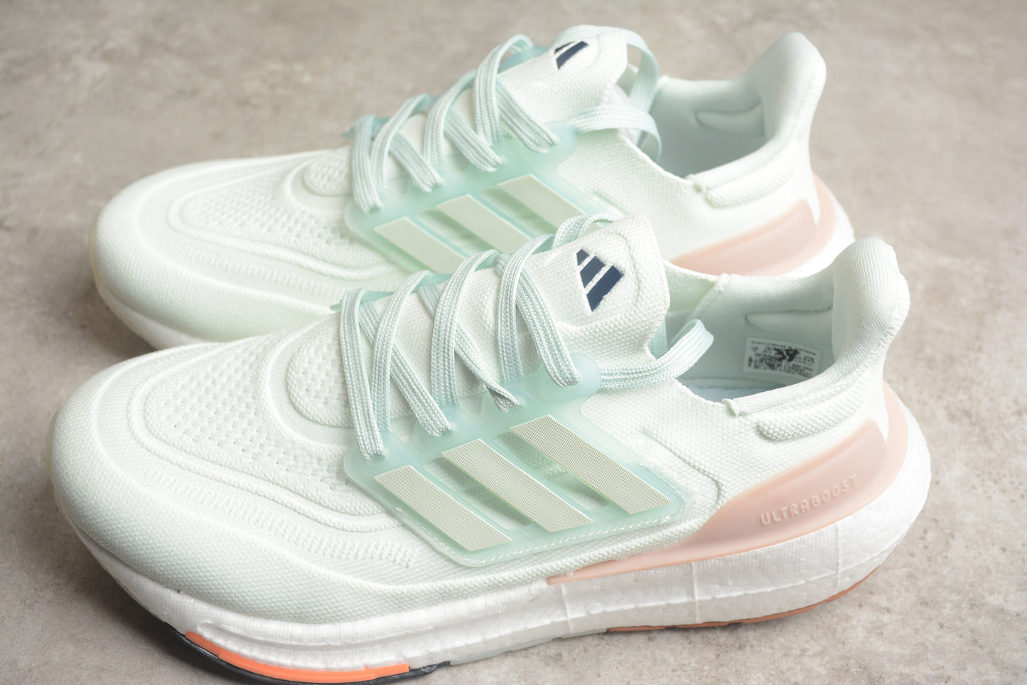 Ad Ultra Boost Light 23  HQ6338