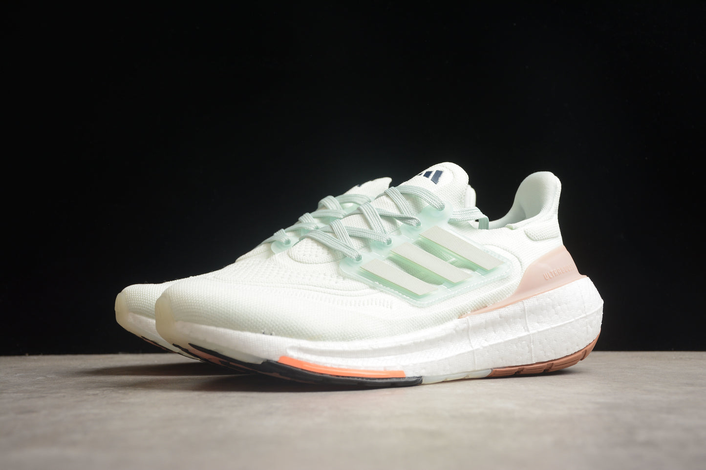 Ad Ultra Boost Light 23  HQ6338