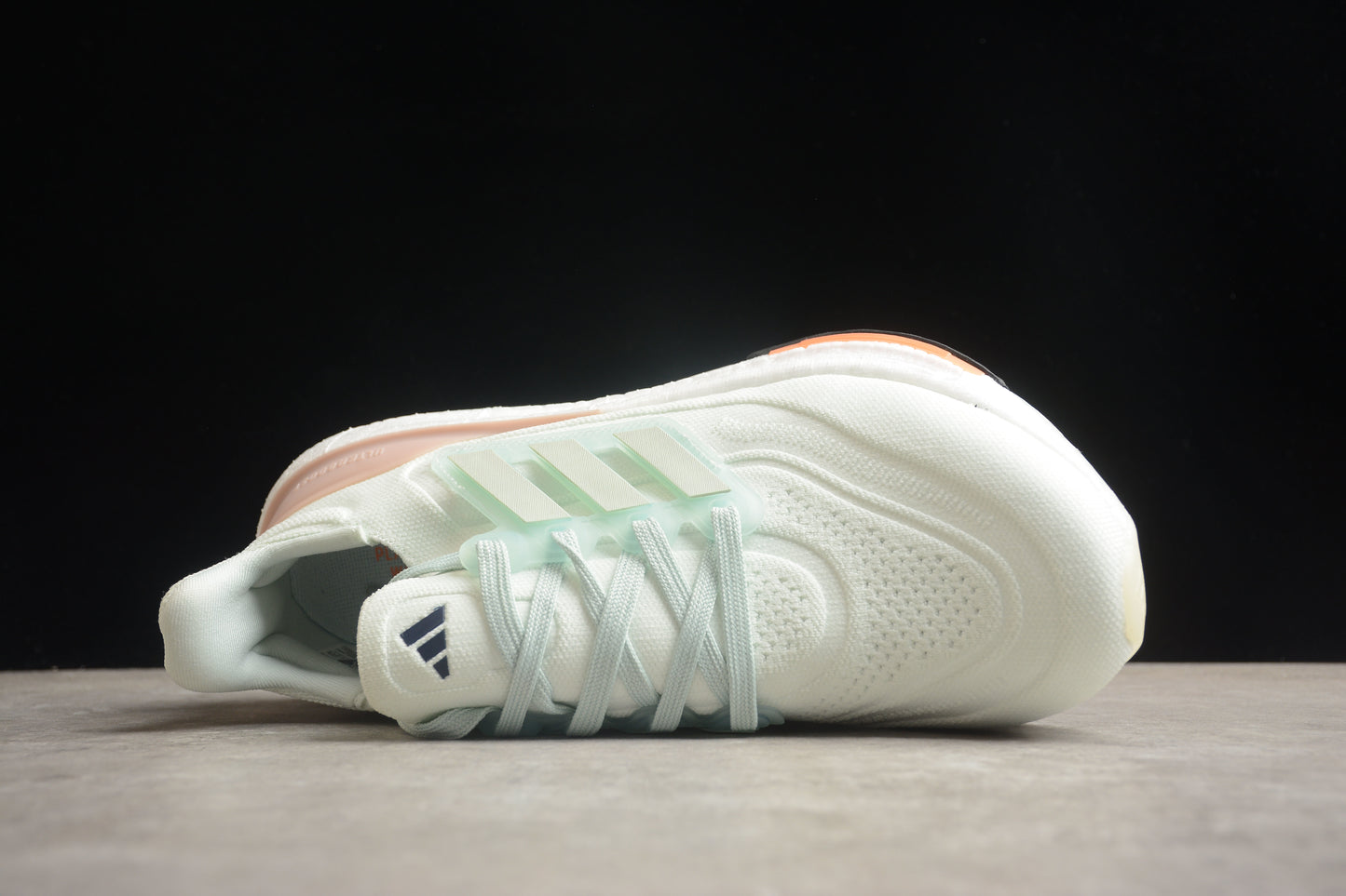 Ad Ultra Boost Light 23  HQ6338