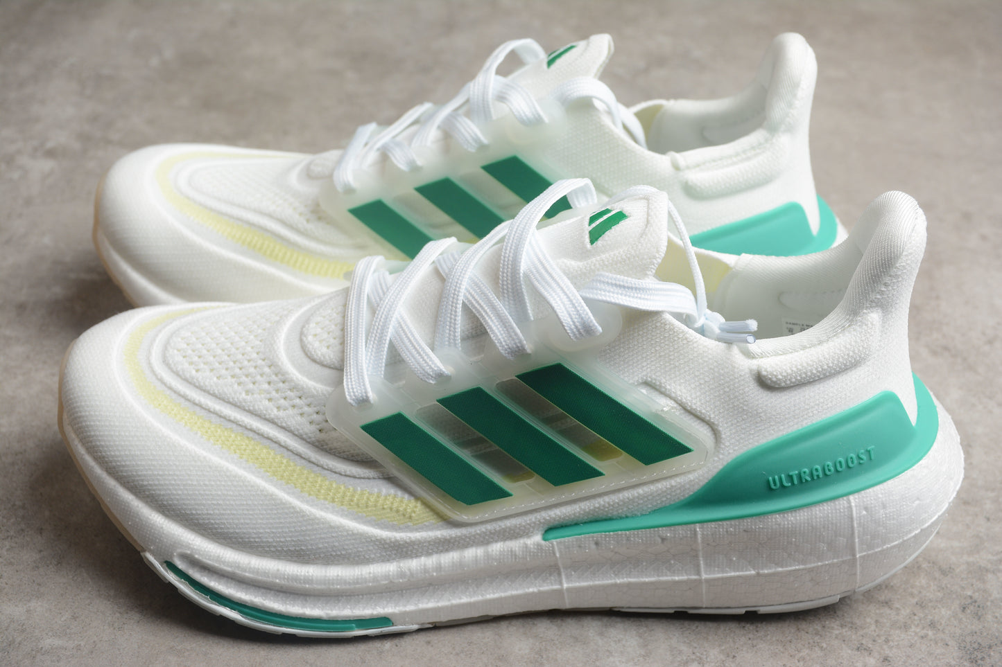 Ad Ultra Boost Light 23 HQ6350