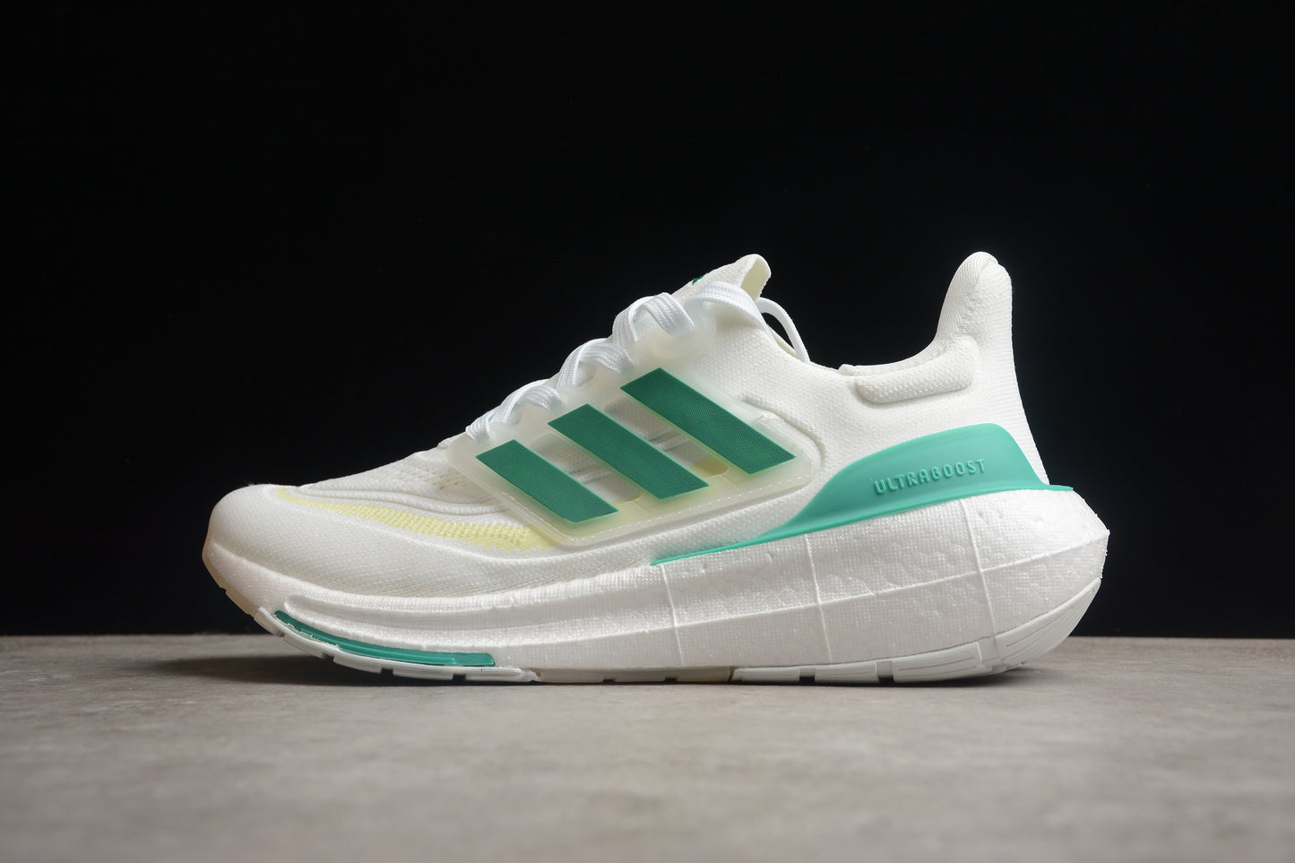 Ad Ultra Boost Light 23 HQ6350