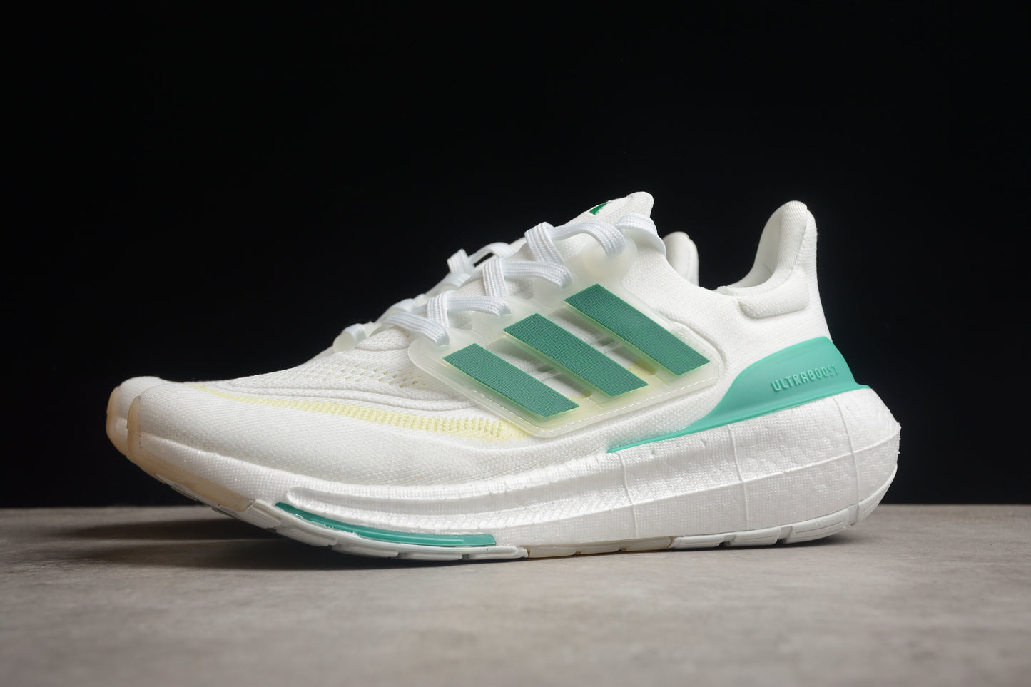 Ad Ultra Boost Light 23 HQ6350