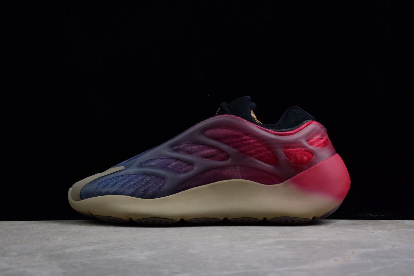 Adidas Yeezy 700 V3 Fade Carbon