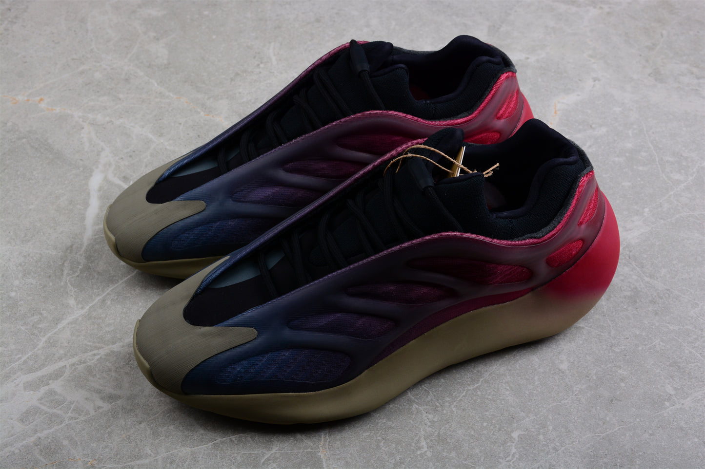 Adidas Yeezy 700 V3 Fade Carbon