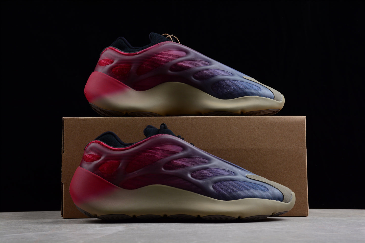 Adidas Yeezy 700 V3 Fade Carbon