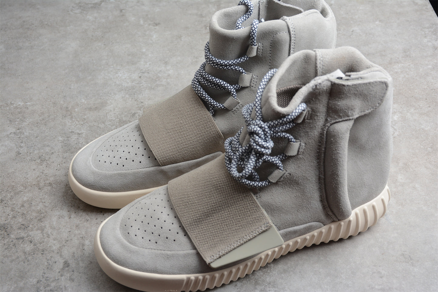 Adidas Yeezy 750 Boost OG Light Brown
