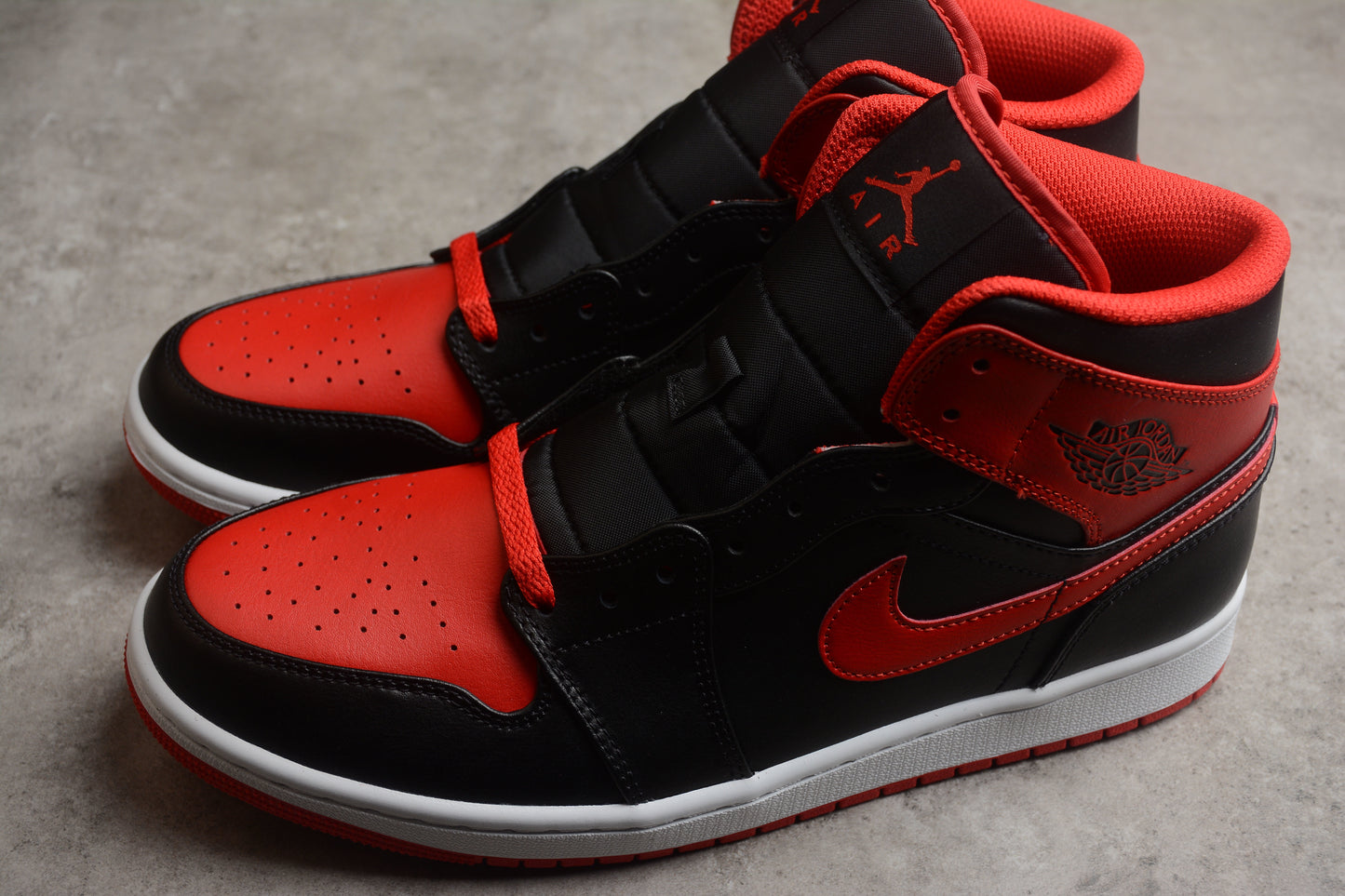 Air Jordan 1 Mid AJ1  DQ8426-060