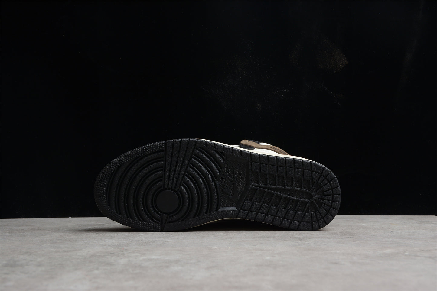 Air Jordan 1 Retro “Dark Mocha” AJ1  555088-105