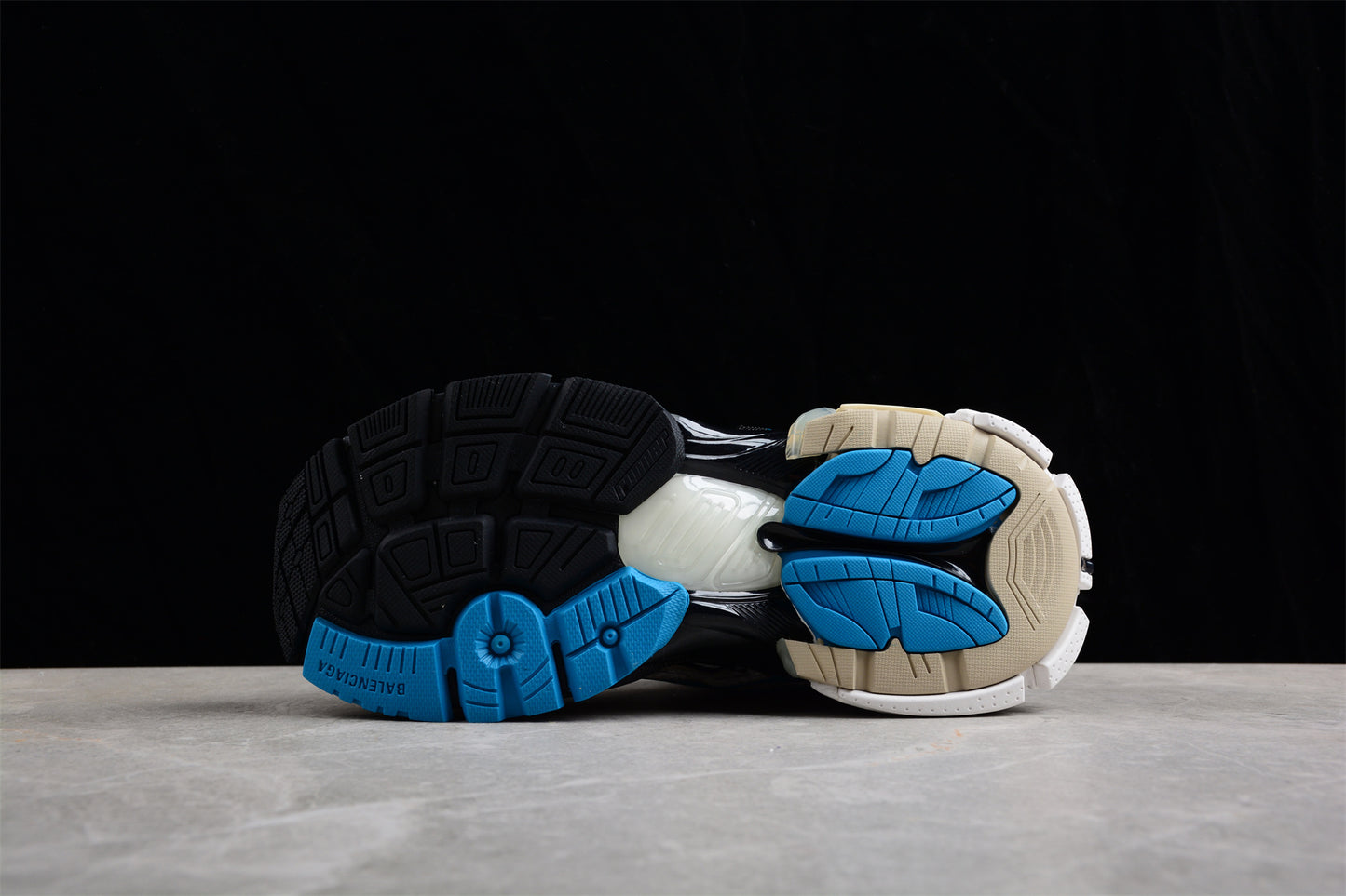 Balenciaga Runner Kith Four.Color 7.0 21ss W5RH60312