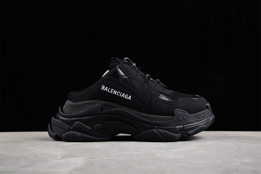 Balenciaga Triple S Sneaker  W1F30102