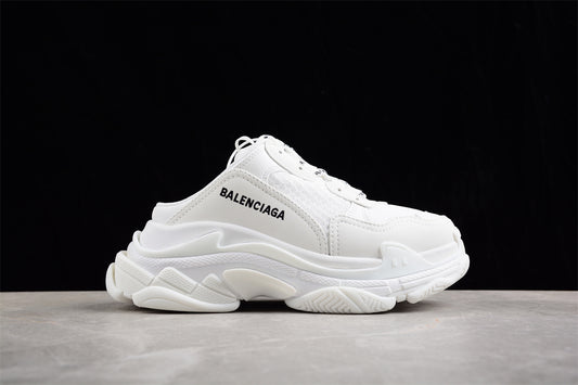 Balenciaga Triple S Sneaker  W2F50125