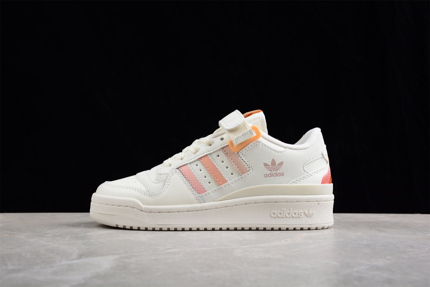 Forum 84 Low GV8345