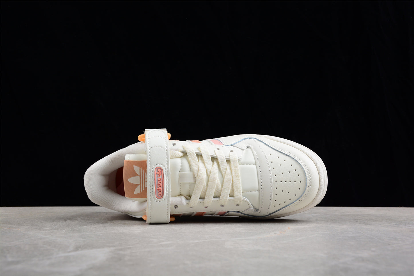 Forum 84 Low GV8345