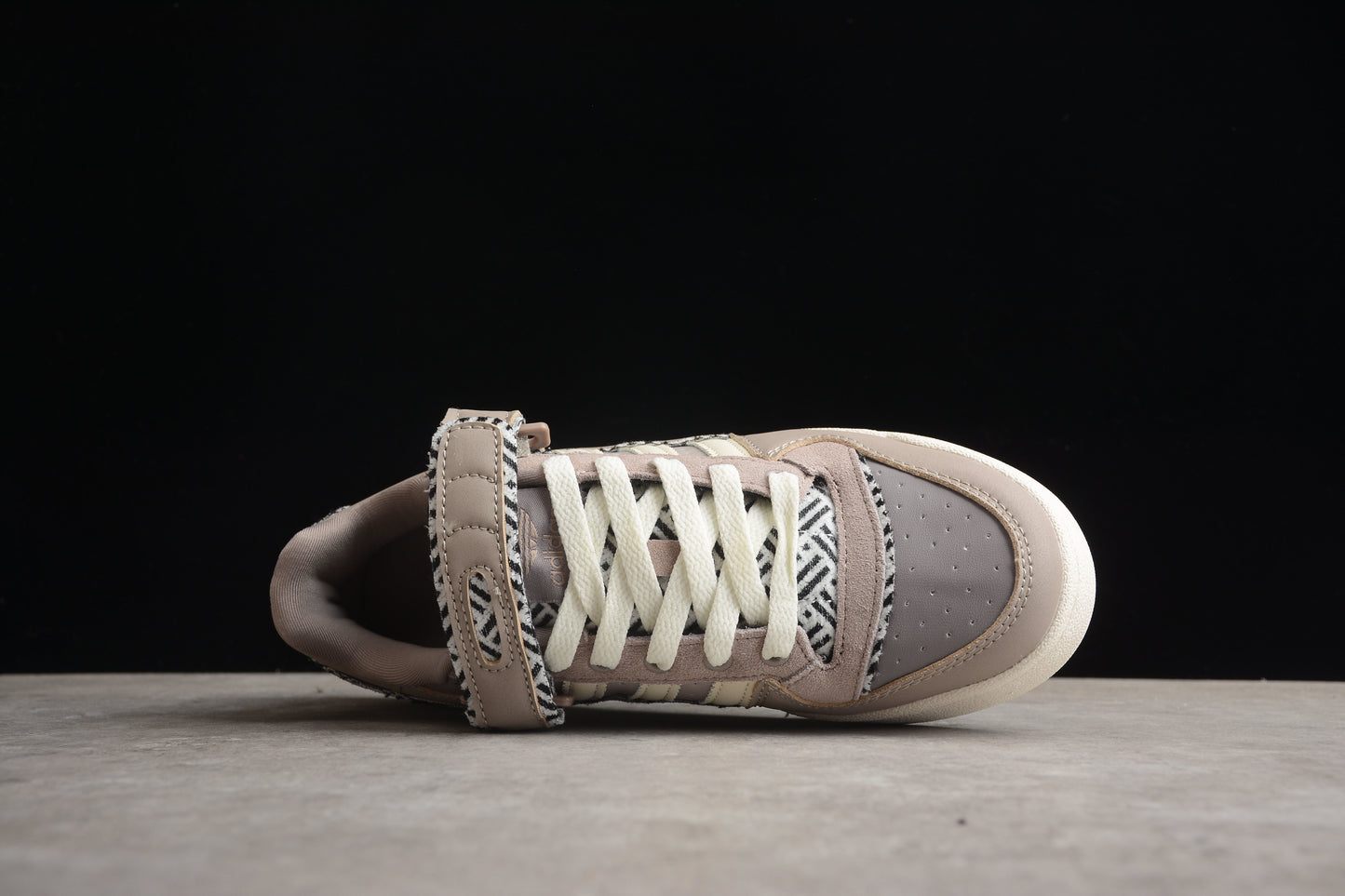 Forum 84 Low GY0020