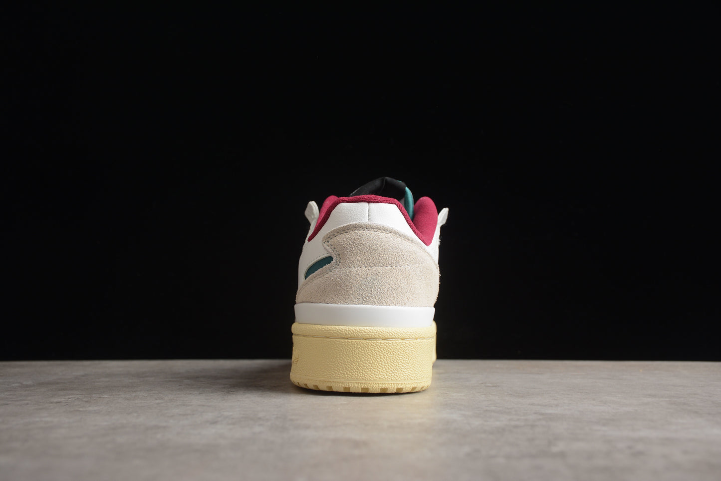 Forum 84 Low HQ6874
